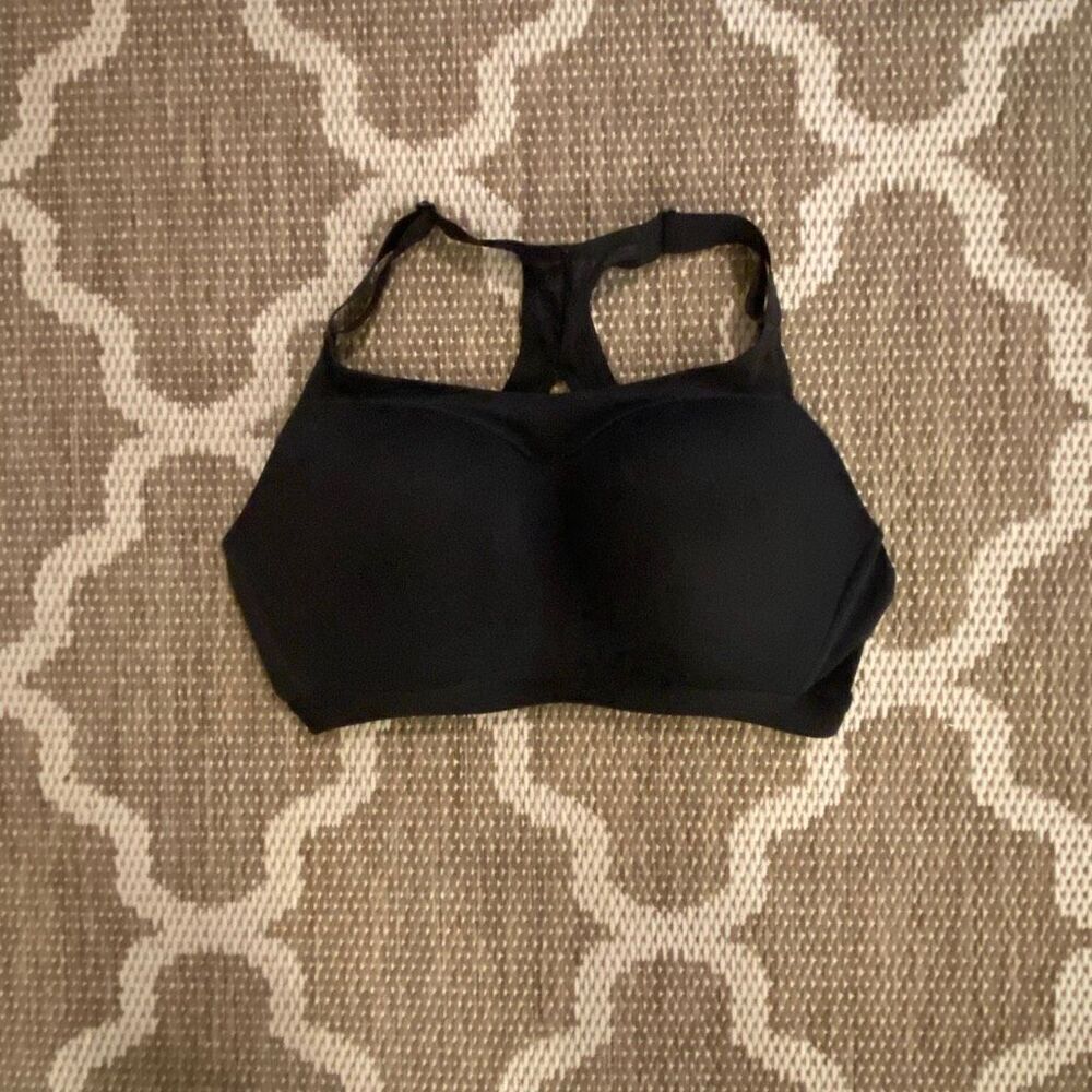 Victoria’s Secret incredible sports bra size 38D